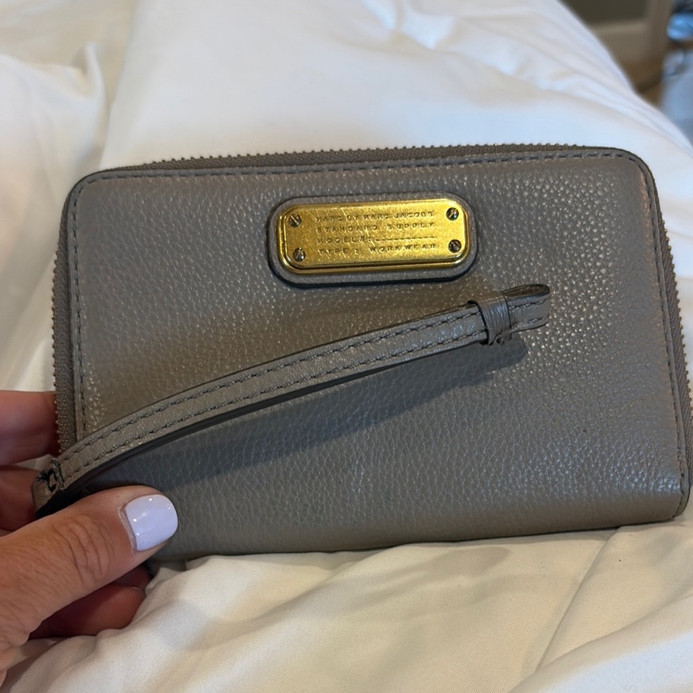 MARC JACOBS Gray Leather Wristlet with Gold Plate